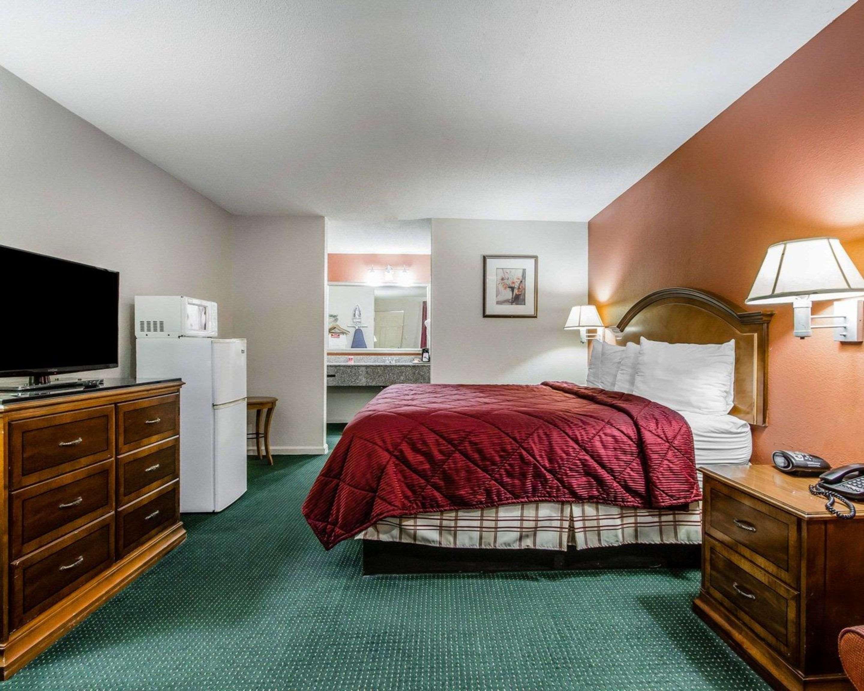 Econo Lodge Inn & Suites Enterprise Exterior photo