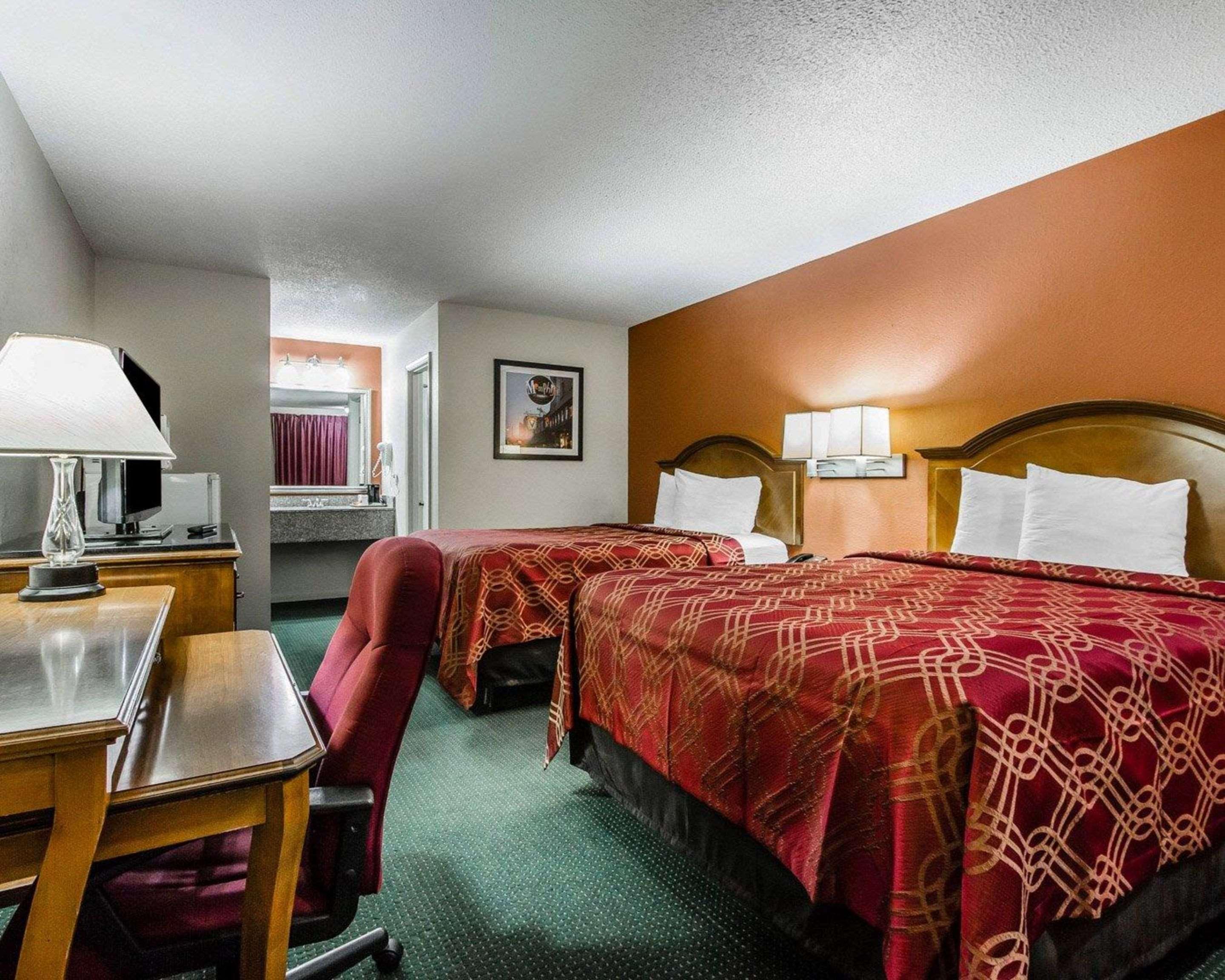 Econo Lodge Inn & Suites Enterprise Exterior photo