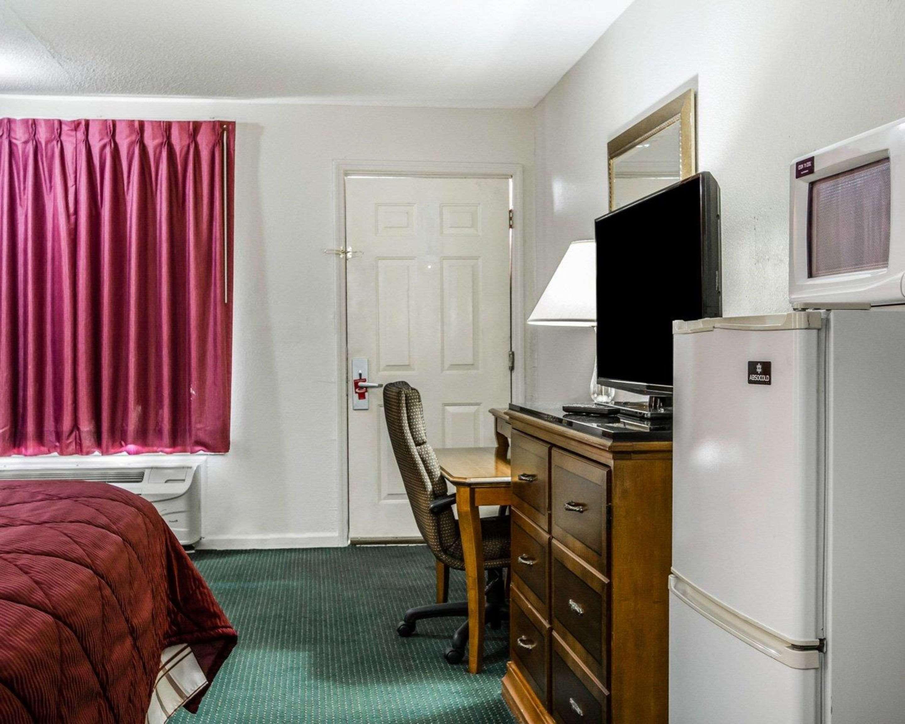 Econo Lodge Inn & Suites Enterprise Exterior photo