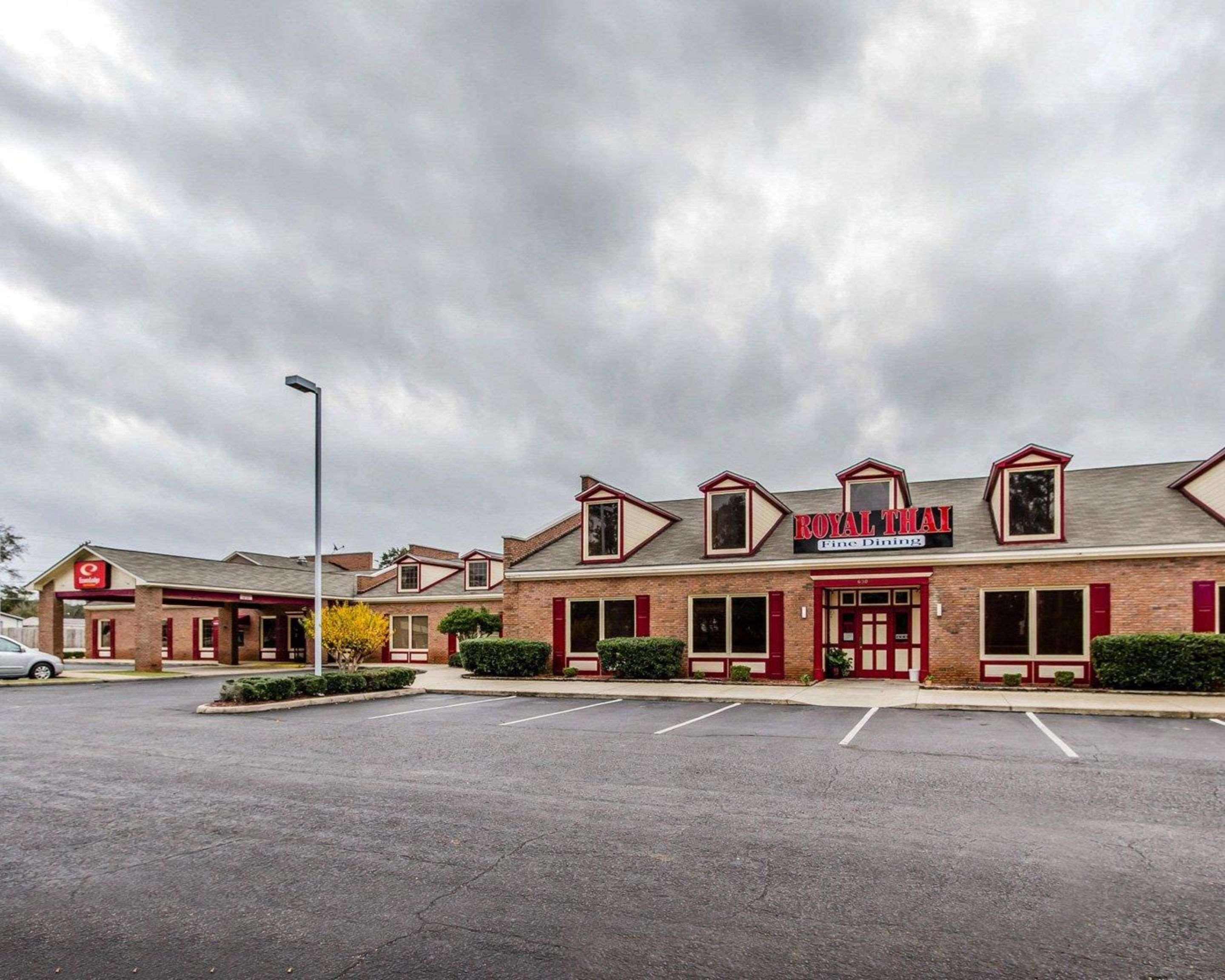 Econo Lodge Inn & Suites Enterprise Exterior photo