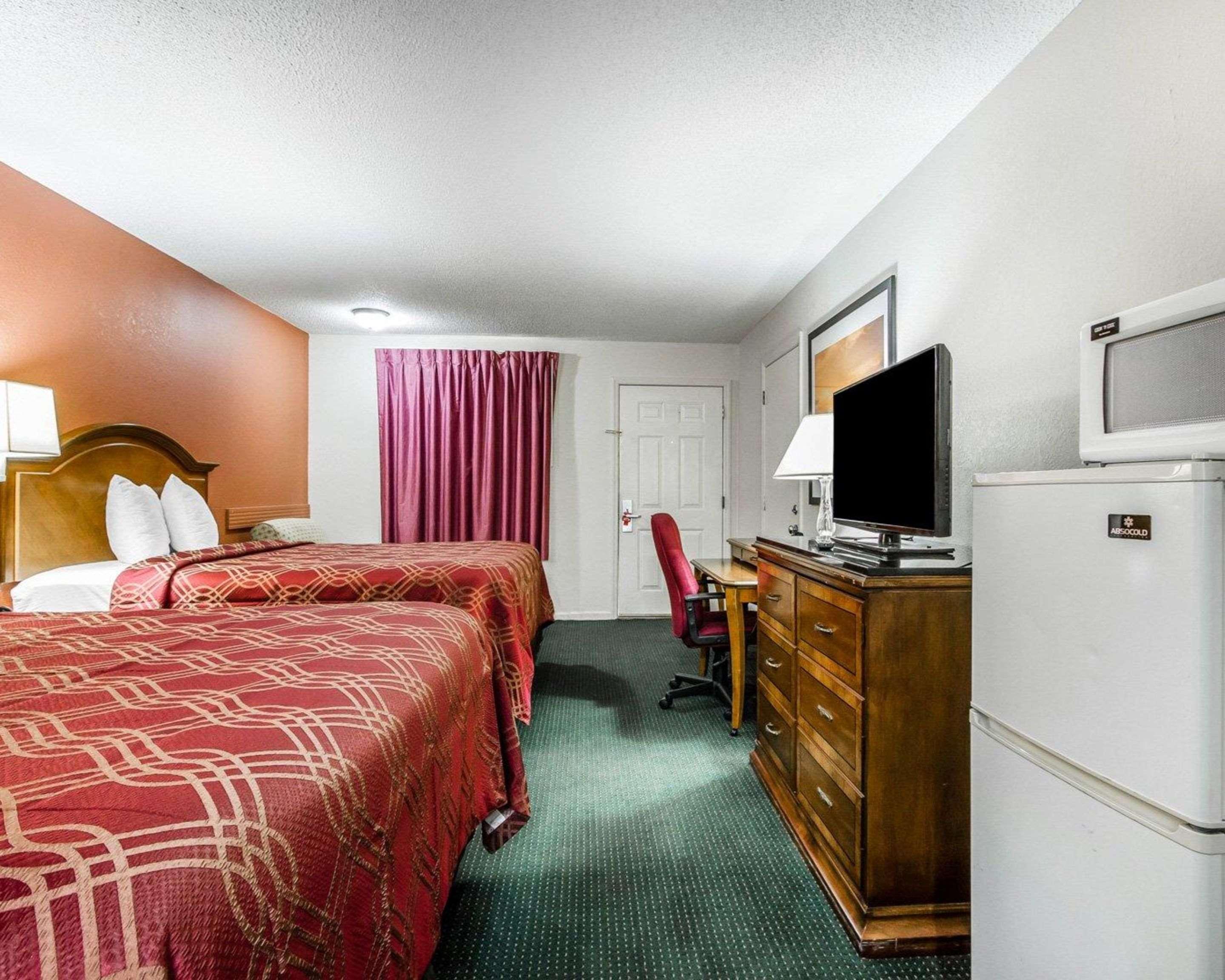 Econo Lodge Inn & Suites Enterprise Exterior photo
