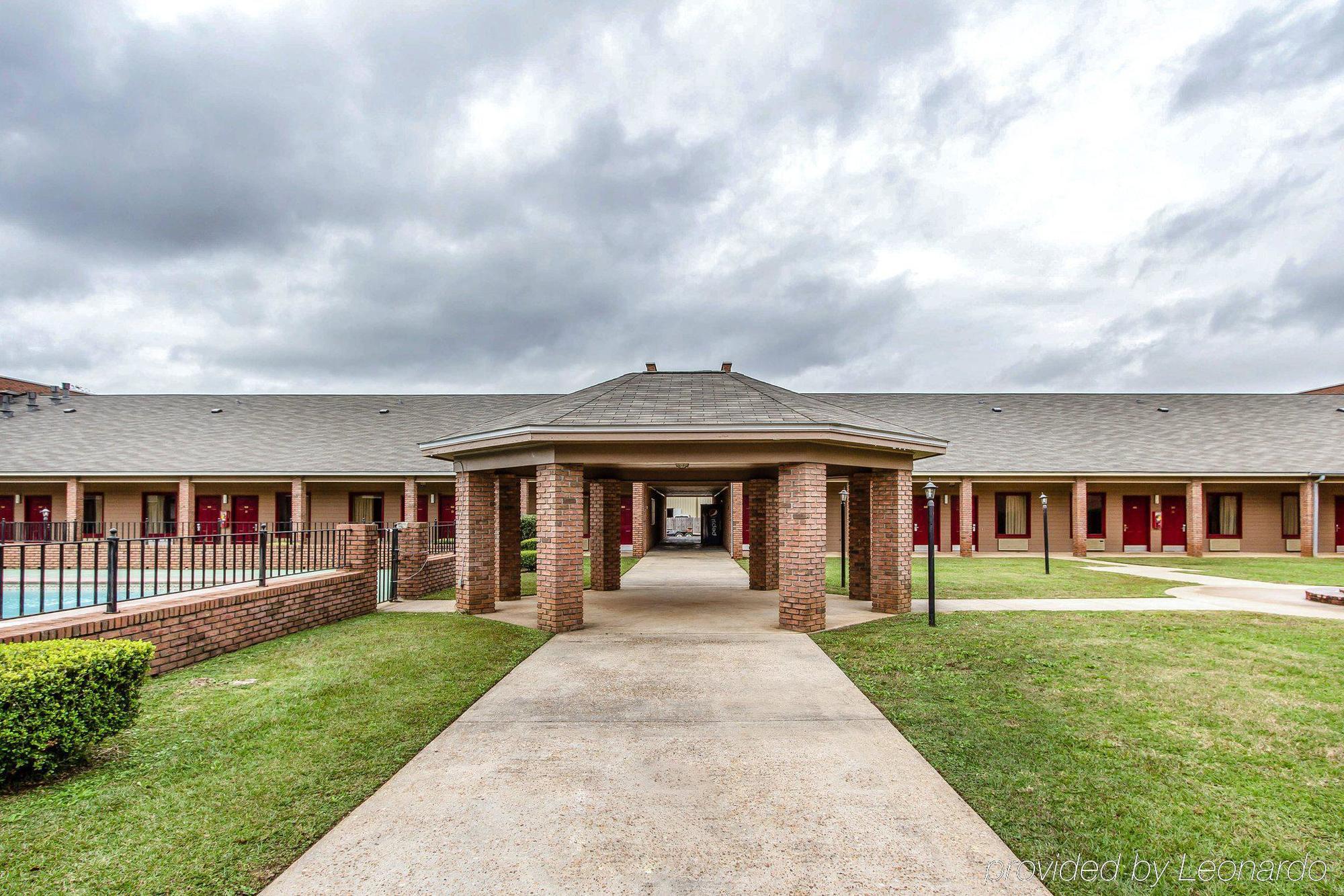 Econo Lodge Inn & Suites Enterprise Exterior photo
