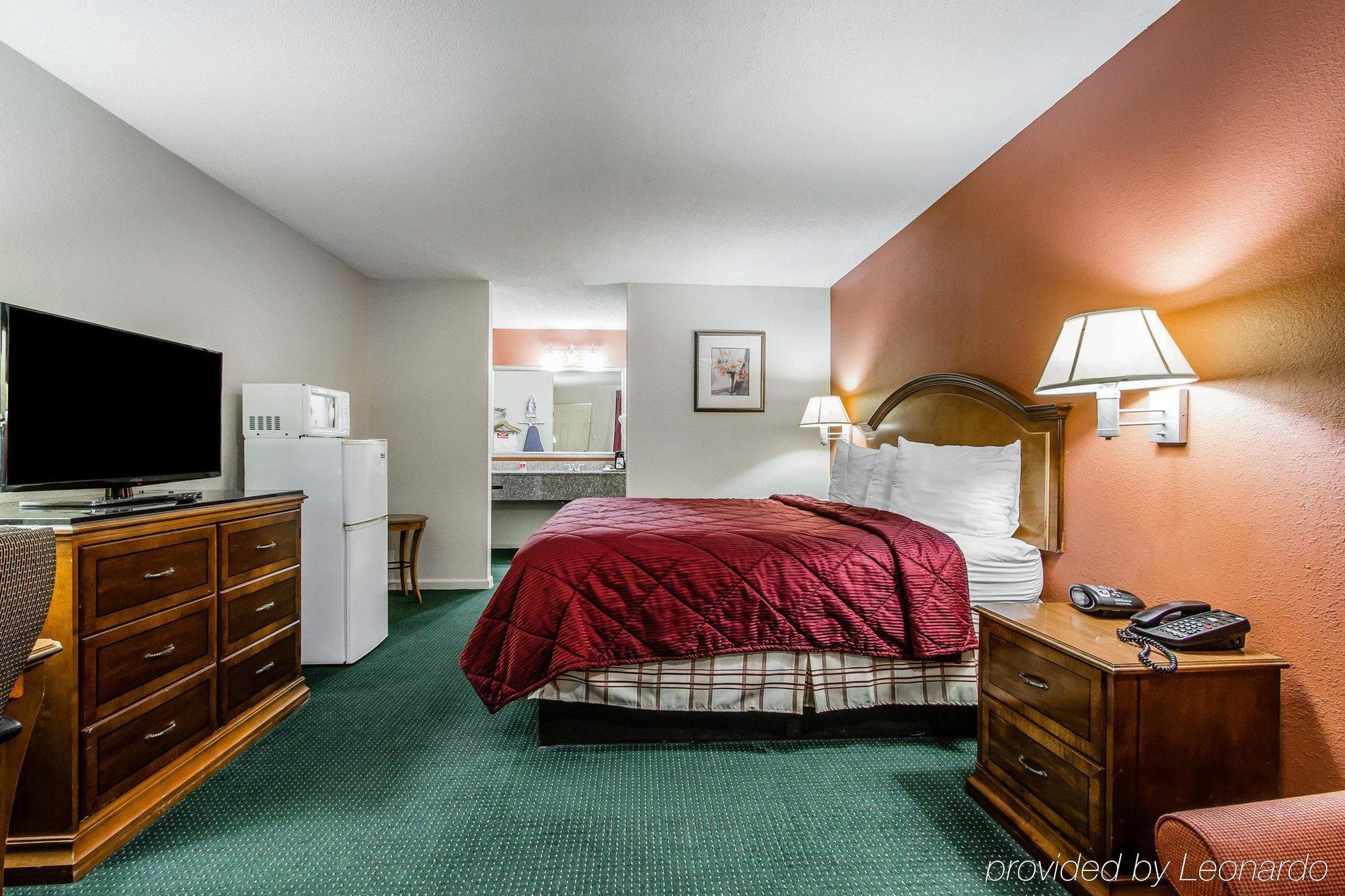 Econo Lodge Inn & Suites Enterprise Exterior photo