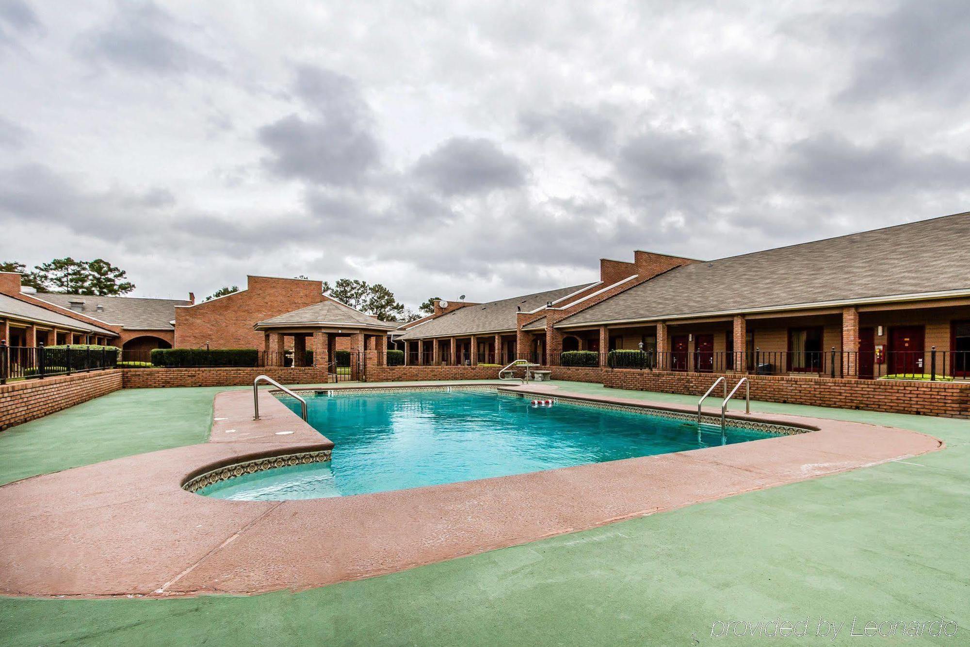 Econo Lodge Inn & Suites Enterprise Exterior photo