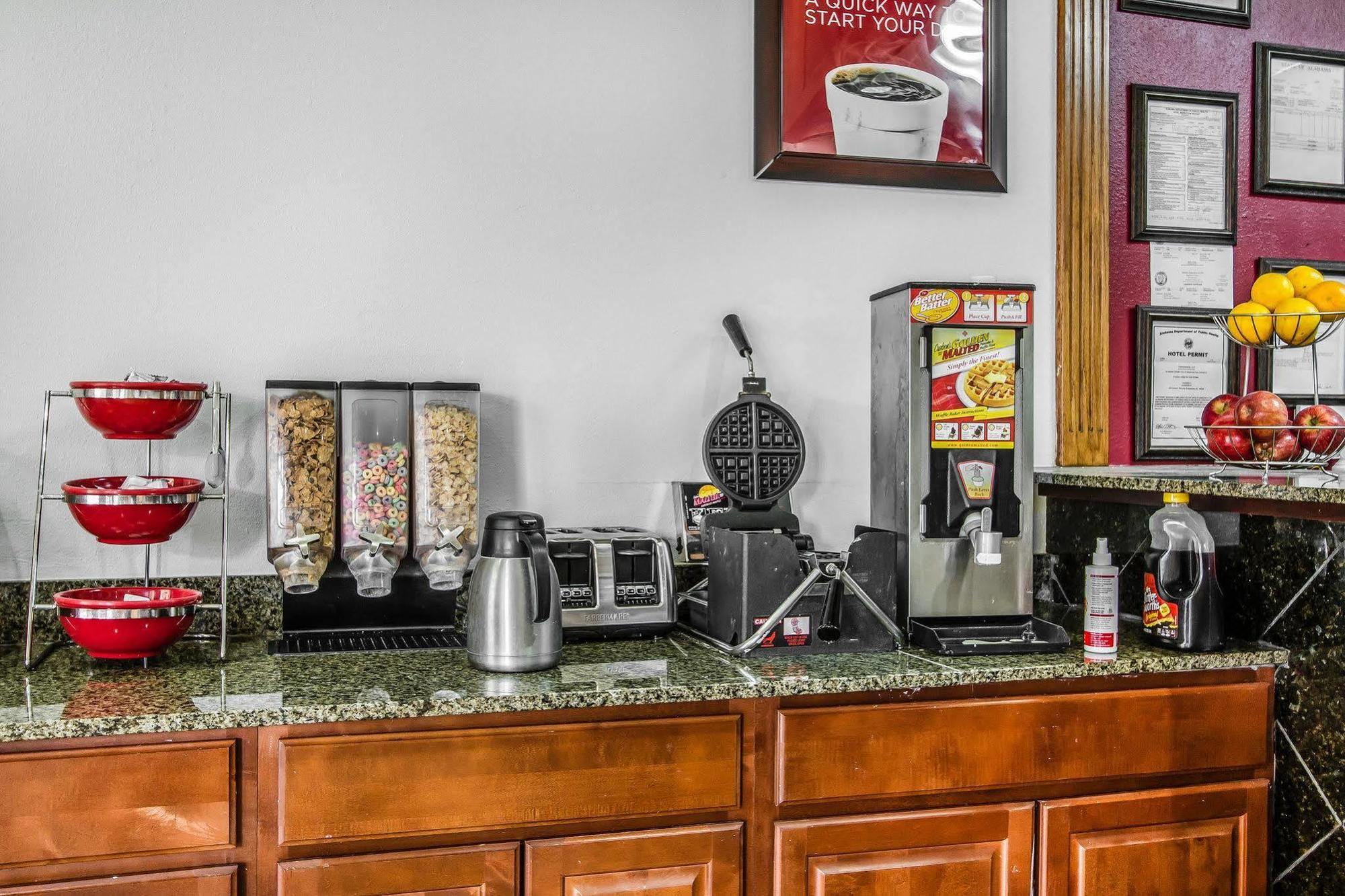 Econo Lodge Inn & Suites Enterprise Exterior photo